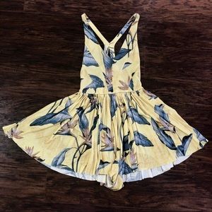 UO Floral romper 🌸🌼🌺